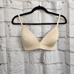 SKIMS Wireless Form T Shirt Bra In Sand Size 34D NWT